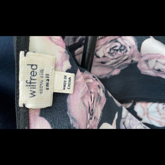 Aritzia wilfred floral savane top small preloved - Picture 2 of 9